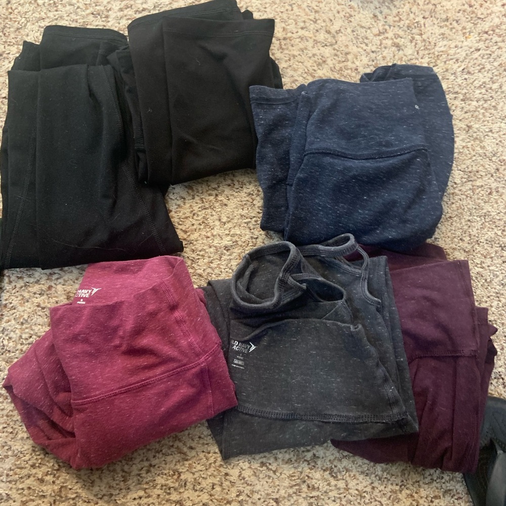 6 pairs old navy yoga pants small - good condition